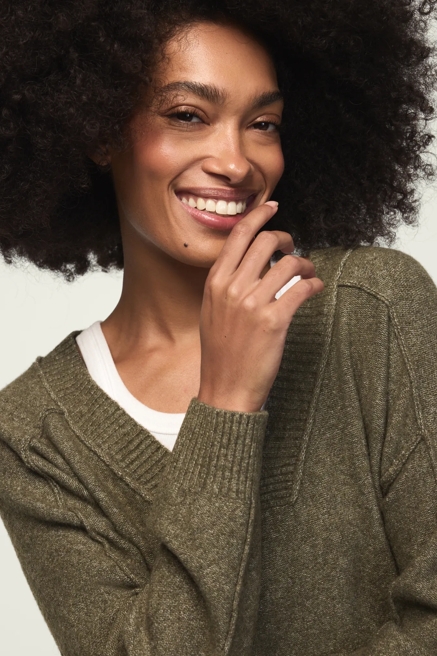 CLOUD SOFT V NECK SWEATER, image 2