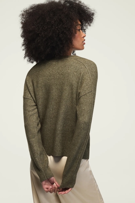 CLOUD SOFT V NECK SWEATER, image 3