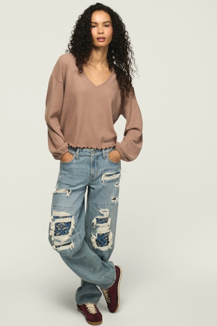 CLOUD LETTUCE HEM V NECK TOP, image 1