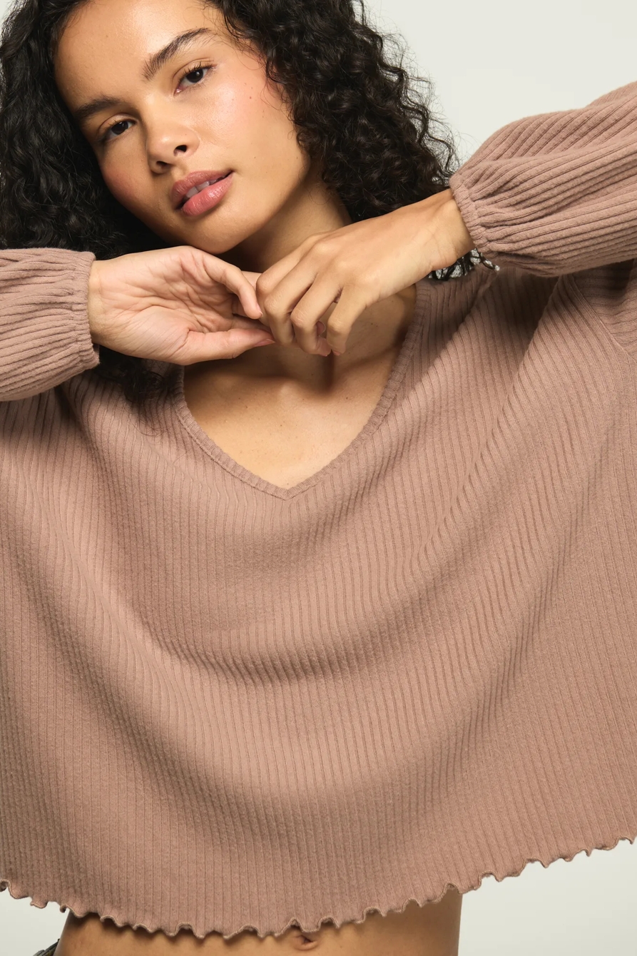 CLOUD LETTUCE HEM V NECK TOP, image 2