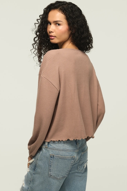 CLOUD LETTUCE HEM V NECK TOP, image 3