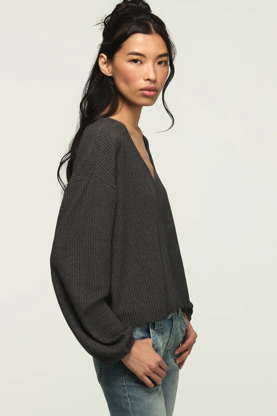 CLOUD LETTUCE HEM V NECK TOP, image 4