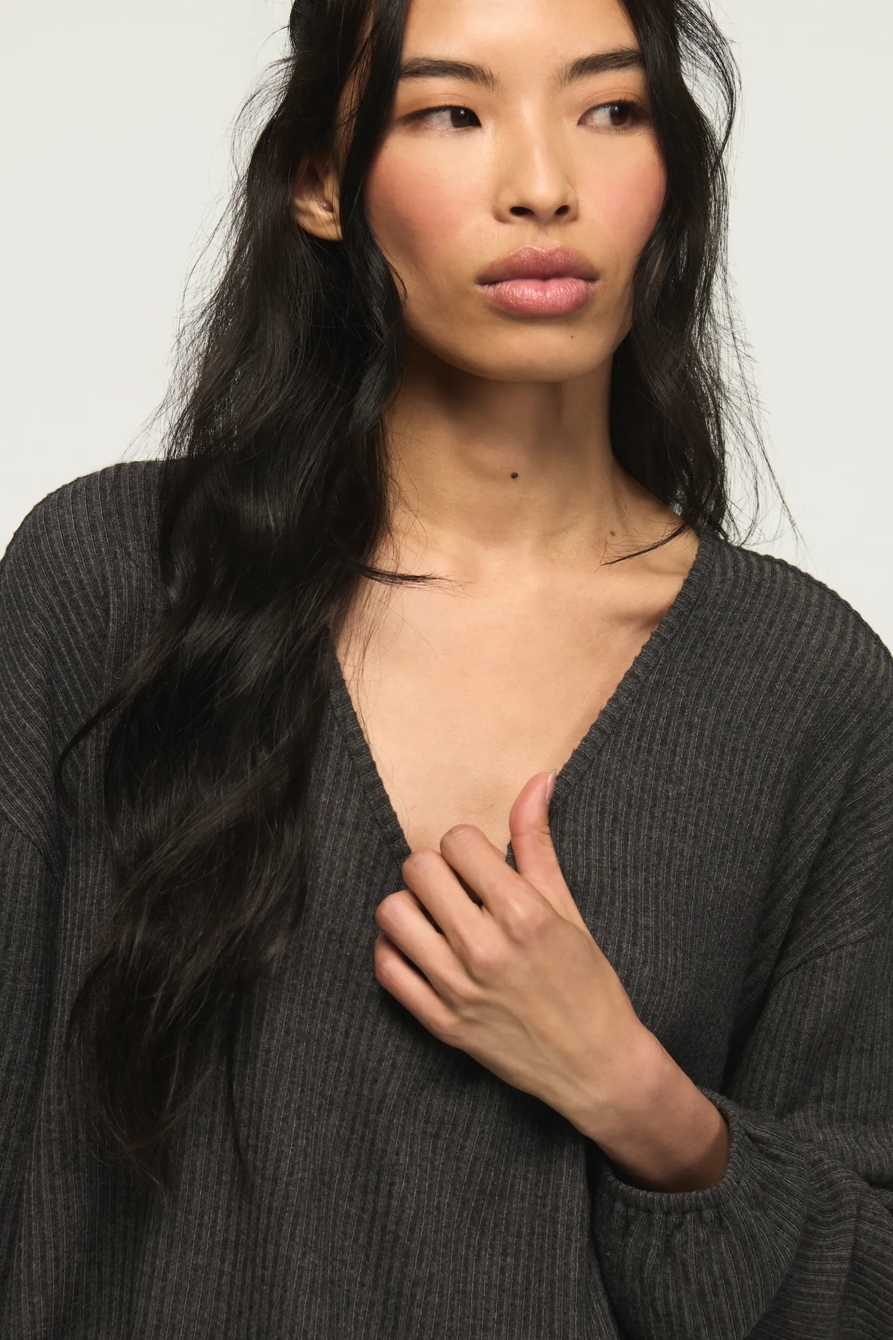 CLOUD LETTUCE HEM V NECK TOP, image 5