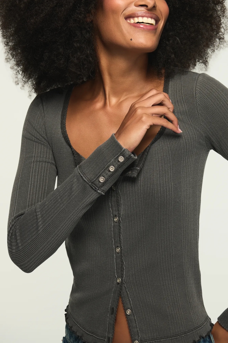 SOLID BUTTON THROUGH TOP, image 5