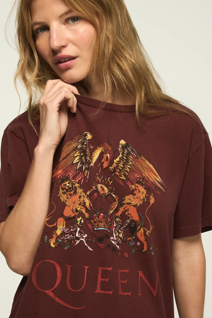 QUEEN LION CREST BOYFRIEND TEE, image 2