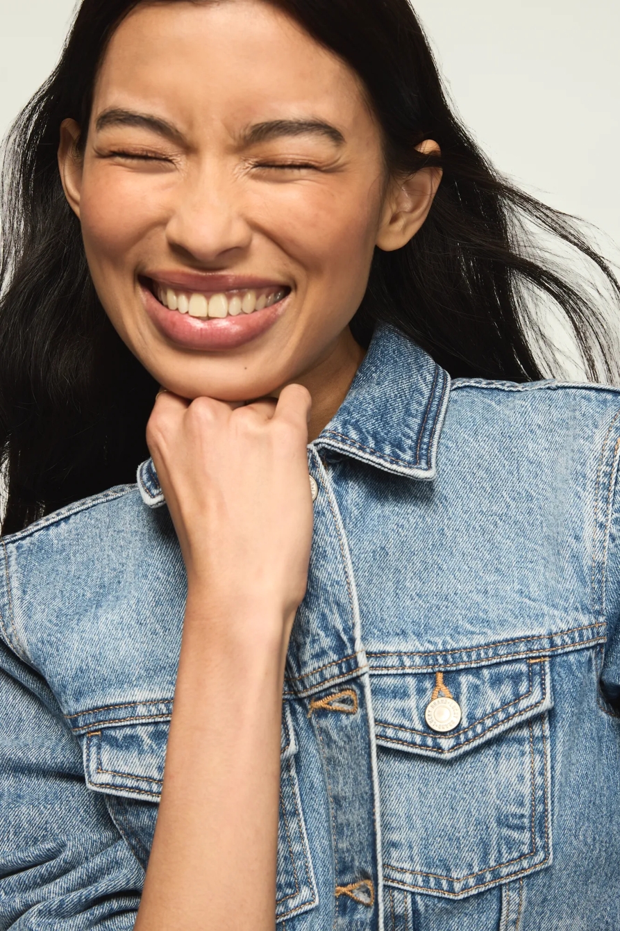 DENIM SHRUNKEN TRUCKER JACKET, image 6