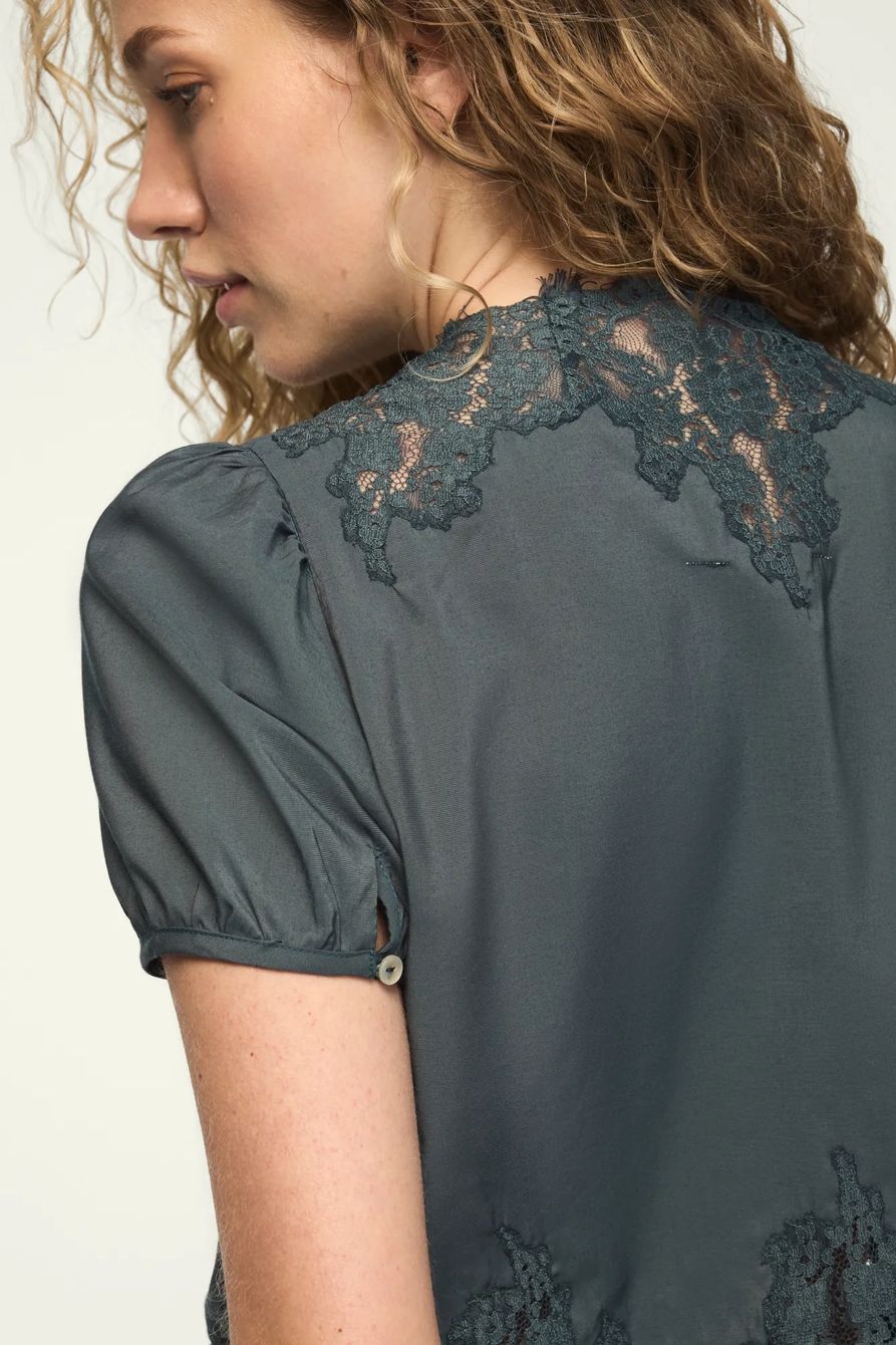 LACE TRIM FLYAWAY TOP, image 2