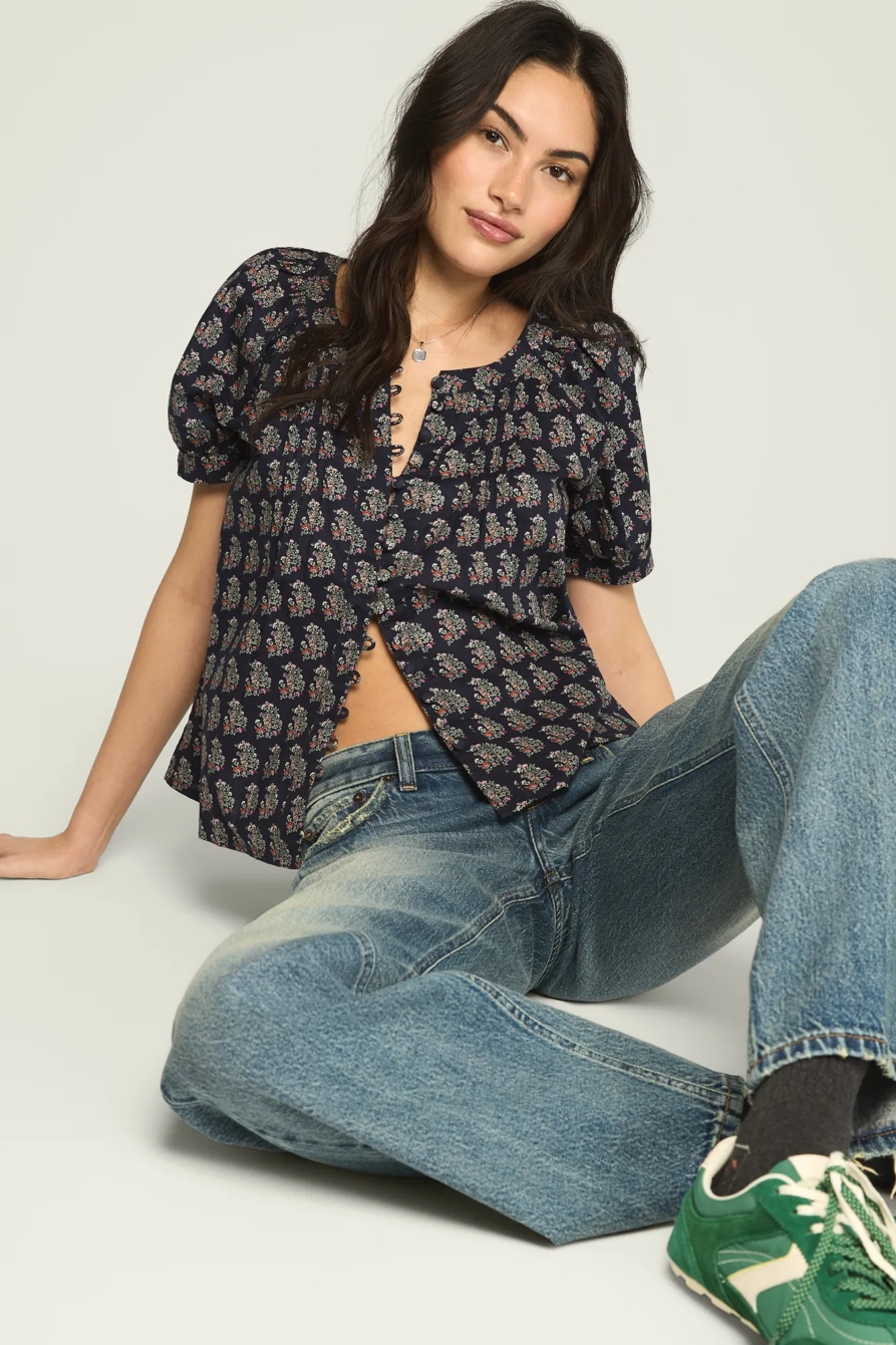 SHORT SLEEVE PINTUCK PEASANT TOP, image 2