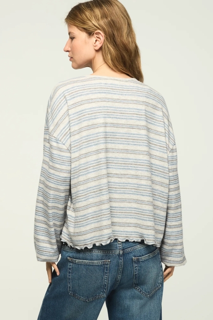 CLOUD LETTUCE HEM V NECK TOP, image 3