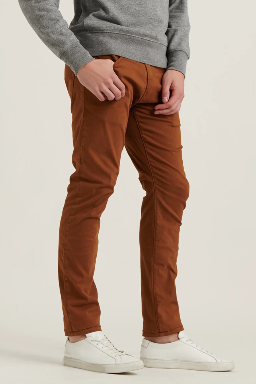 105 SLIM TAPER SATEEN STRETCH JEAN, image 3
