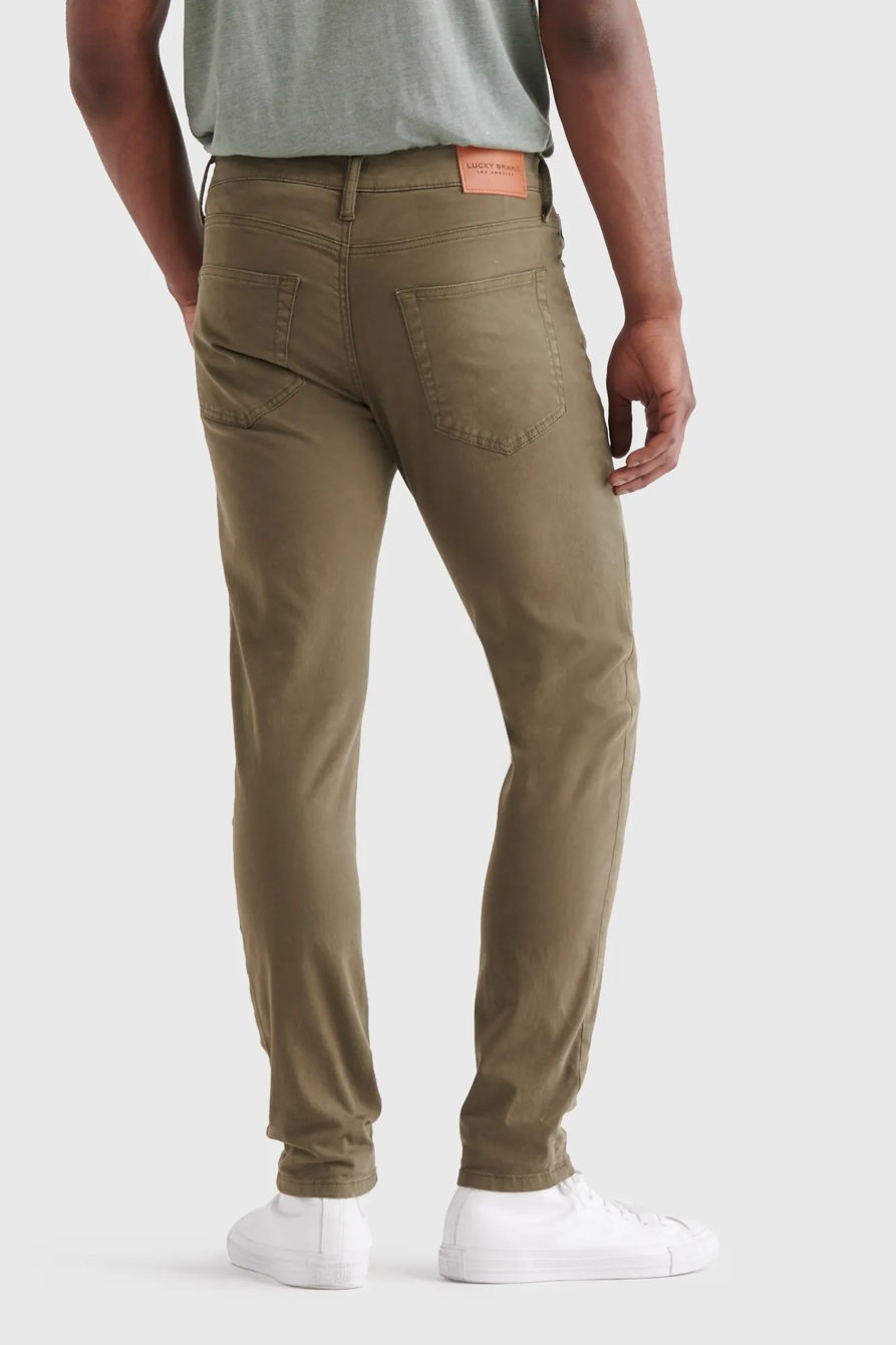 105 SLIM TAPER SATEEN STRETCH JEAN, image 4