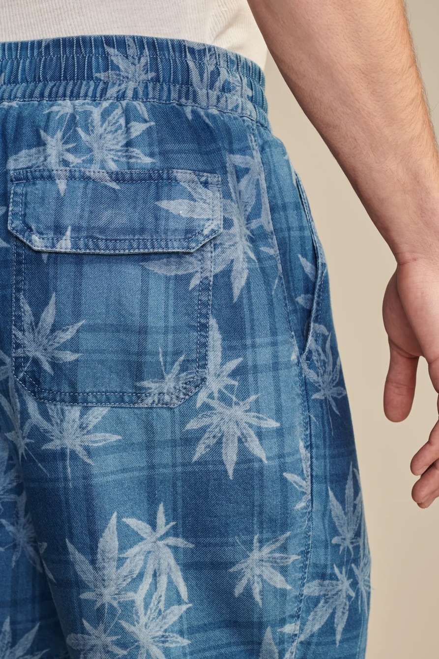 HIGHEST QUALITY PATCHWORK LEAF INDIGO 7" PULL-ON SHORT, image 4