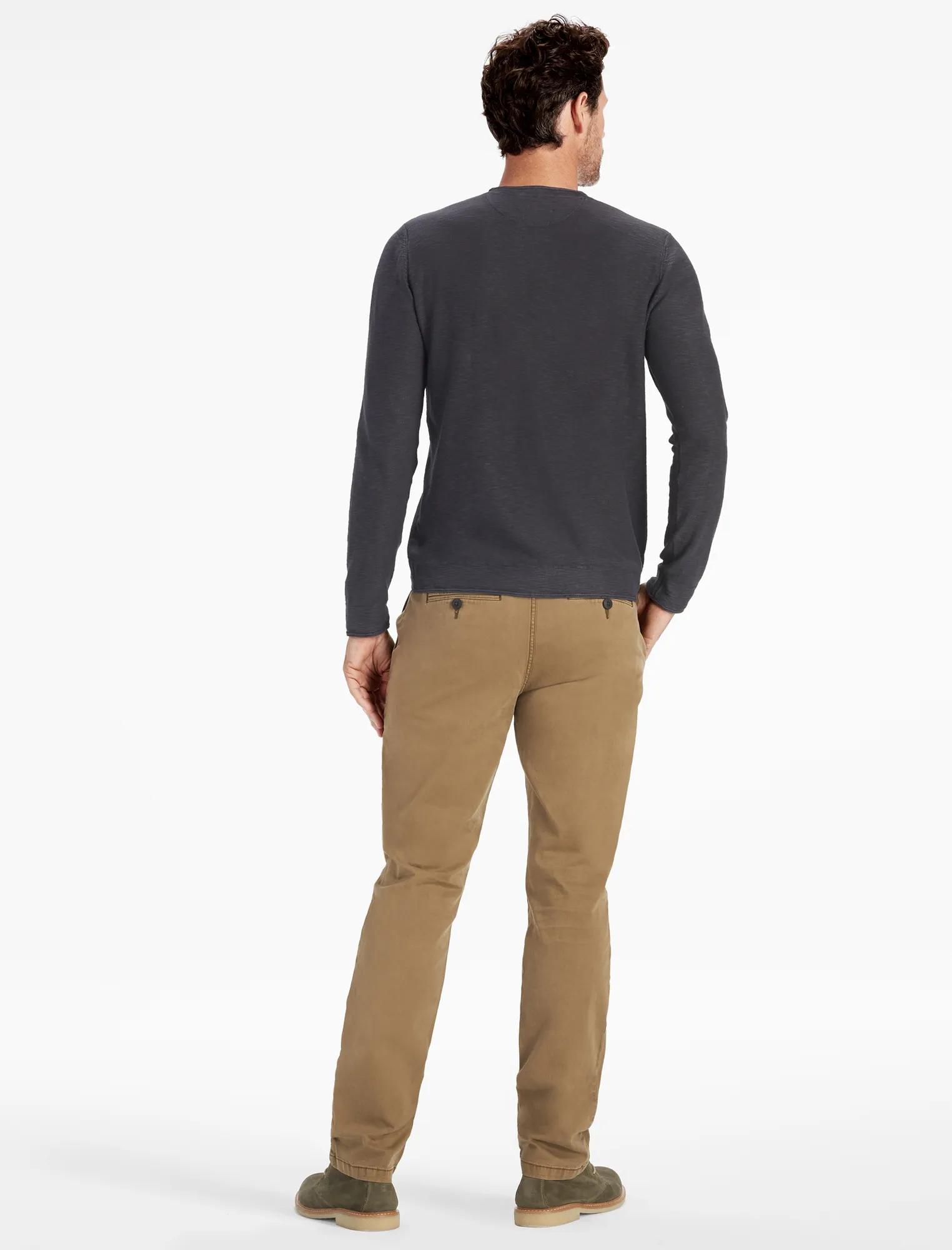 WELTERWEIGHT V NECK SWEATER, image 3
