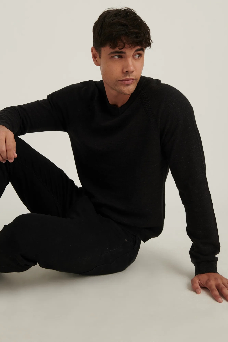 WELTERWEIGHT V-NECK SWEATER, image 6