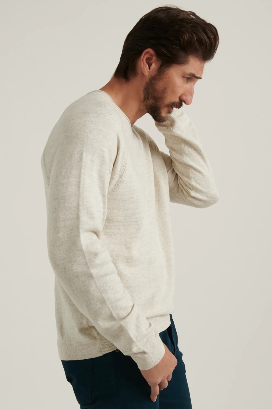 WELTERWEIGHT V-NECK SWEATER, image 3