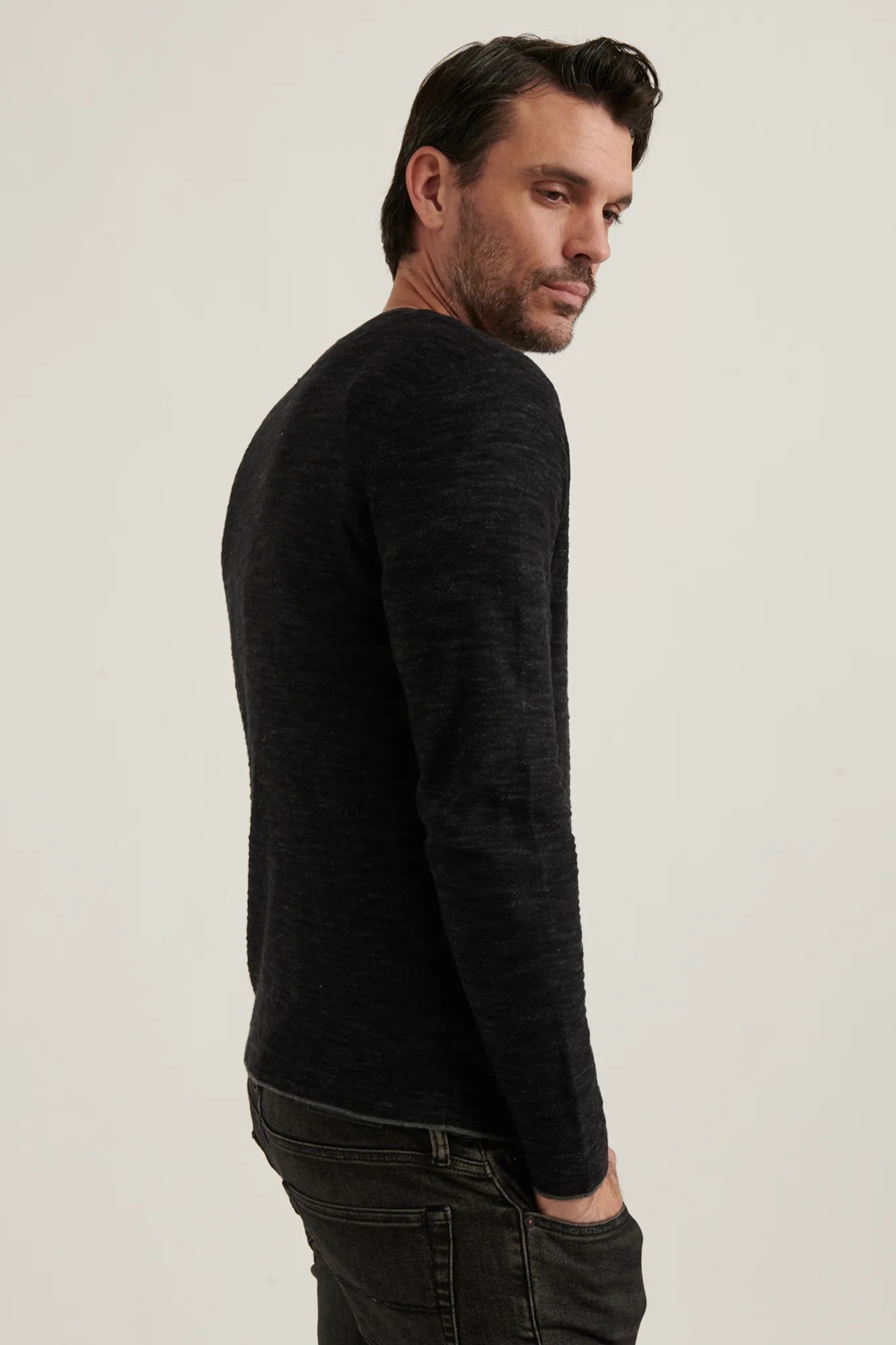 WELTERWEIGHT V-NECK, image 3