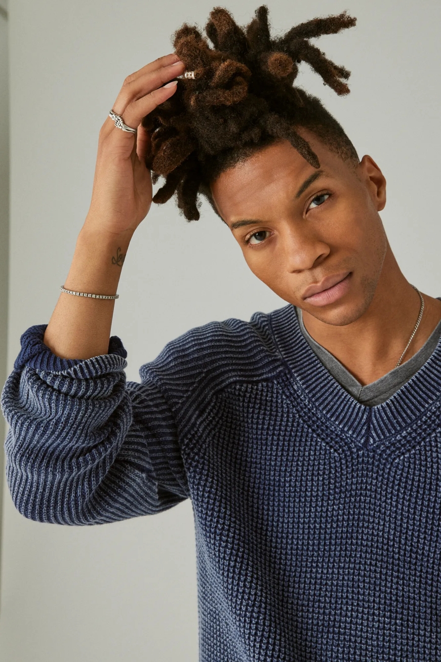 WELTER WEIGHT V-NECK SWEATER, image 3