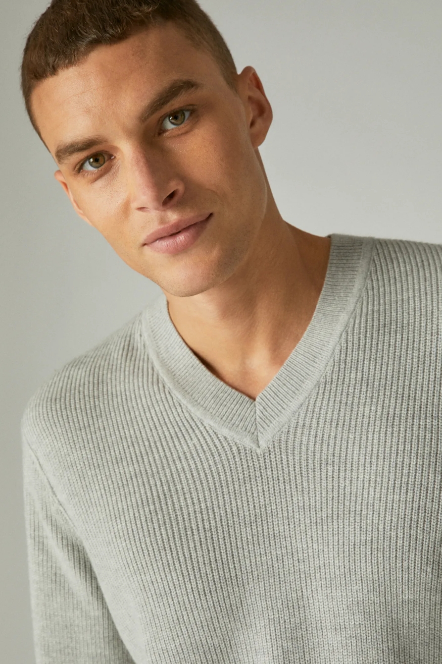 CLOUD SOFT V-NECK SWEATER, image 4