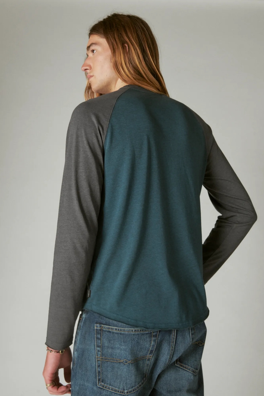 VENICE BURNOUT LONG SLEEVE COLOR BLOCK CREW NECK, image 3
