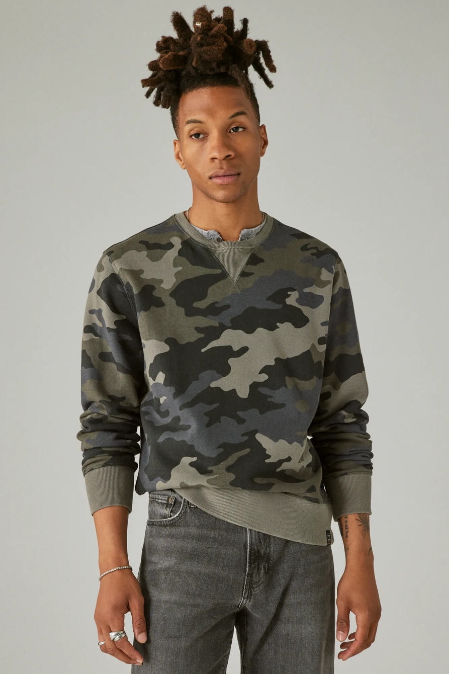 SPRAY CAMO CREWNECK – Russeluno Globel Official