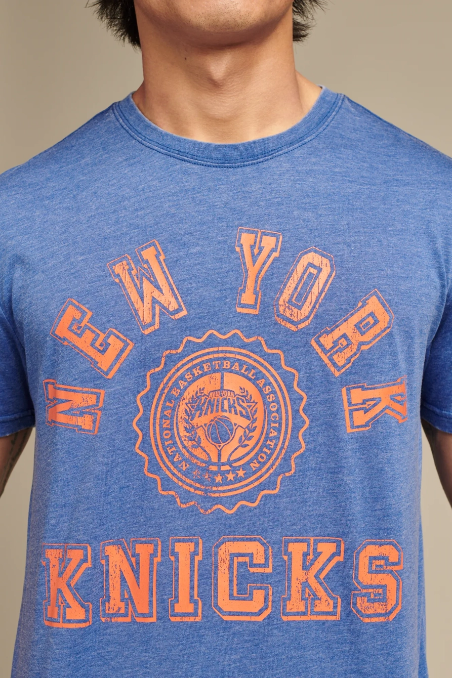 KNICKS GRAPHIC TEE
