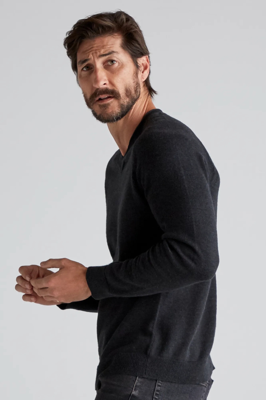 WELTER WEIGHT V-NECK SWEATER, image 2