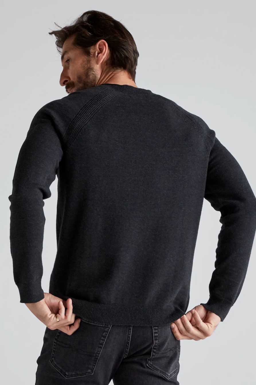 WELTER WEIGHT V-NECK SWEATER, image 3