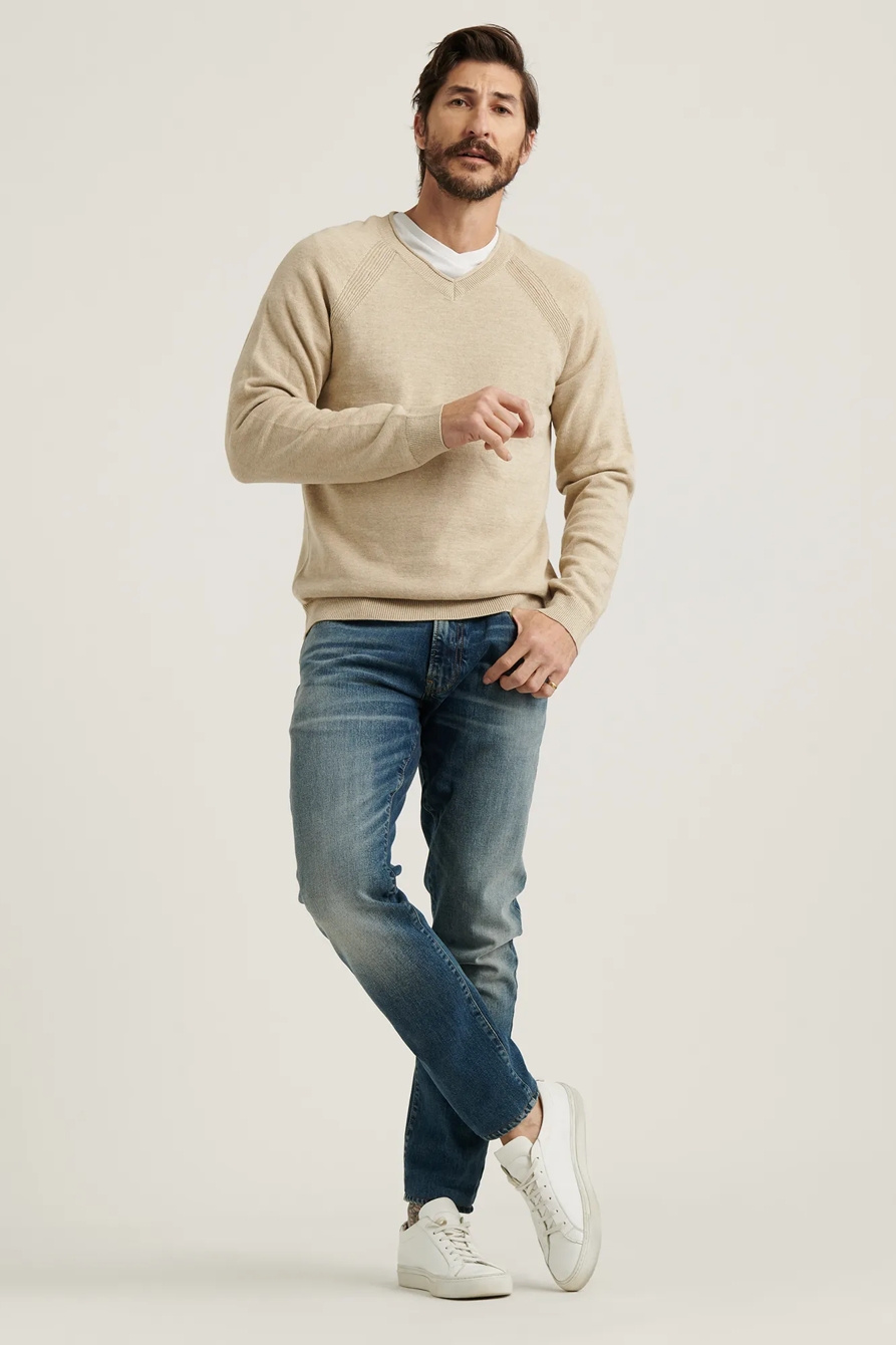 WELTER WEIGHT V-NECK SWEATER, image 2