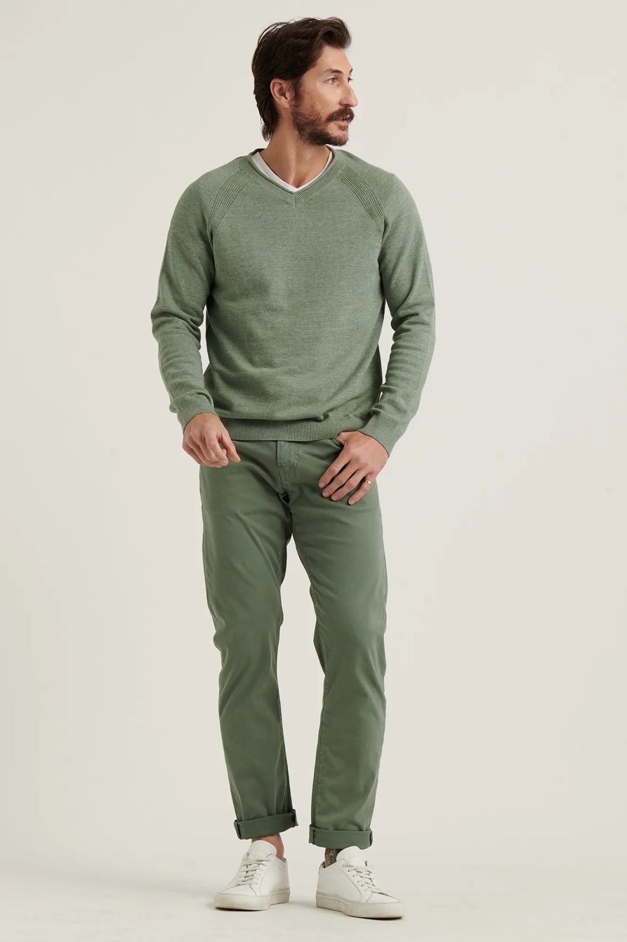 WELTER WEIGHT V-NECK SWEATER, image 2