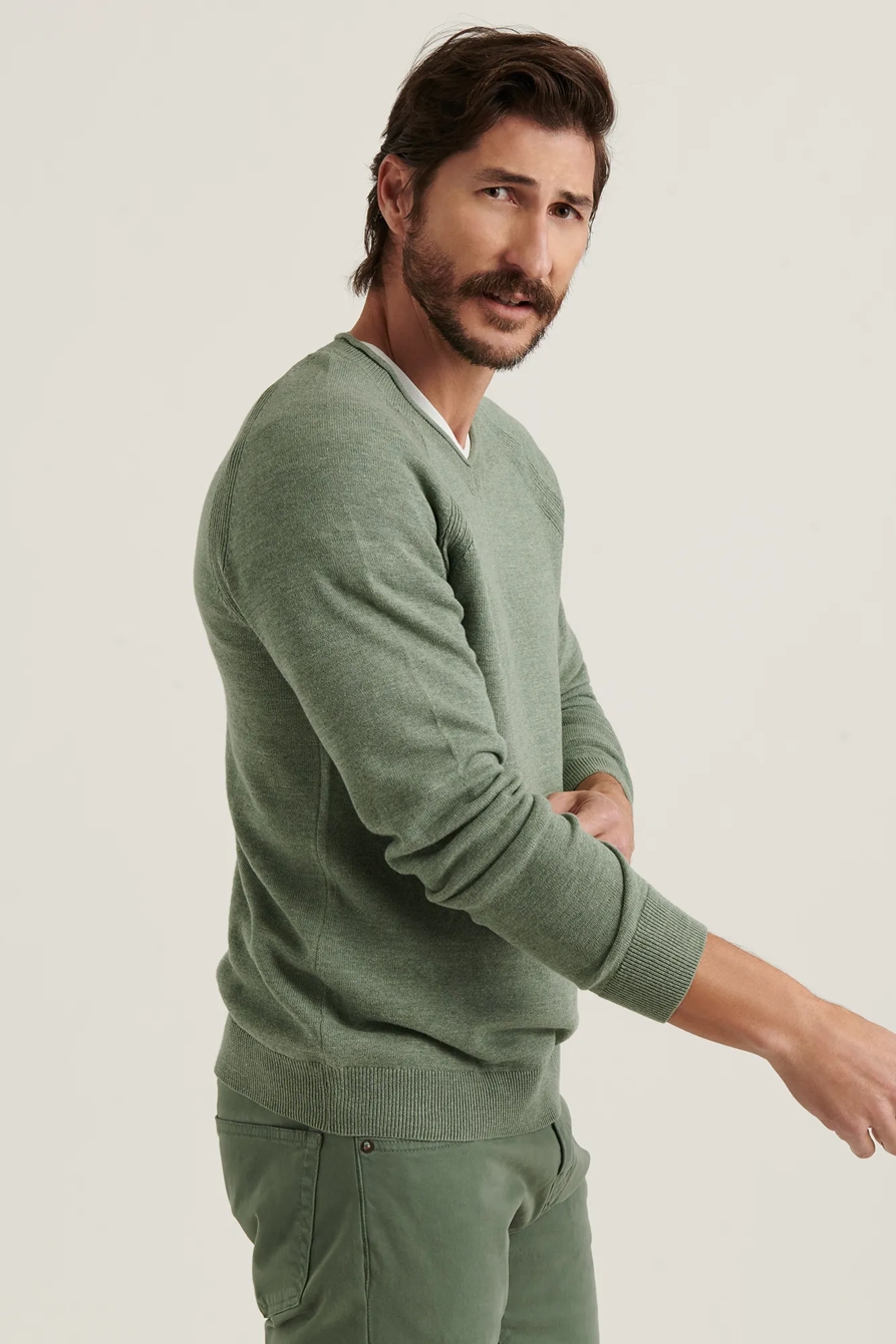 WELTER WEIGHT V-NECK SWEATER, image 3