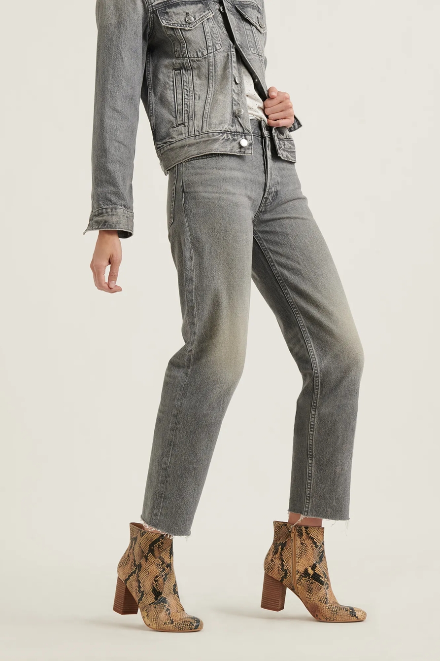 MID RISE BOYFRIEND JEAN, image 2