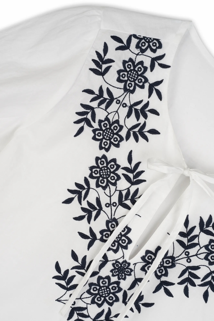 EMBROIDERED FEMININE BLOUSE, image 2