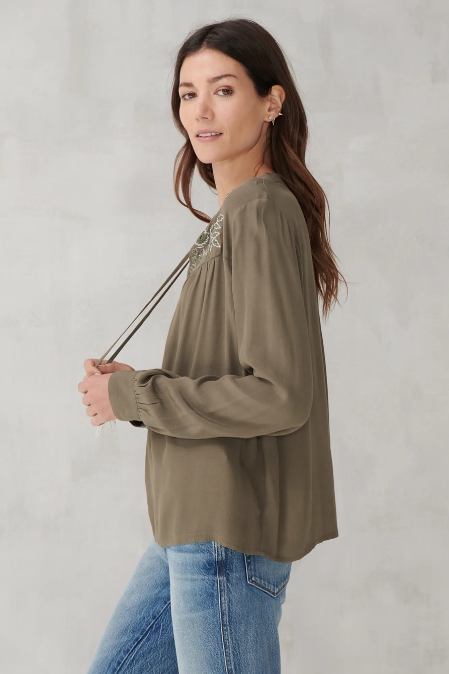 EMBROIDERED SHINE PEASANT TOP, image 3