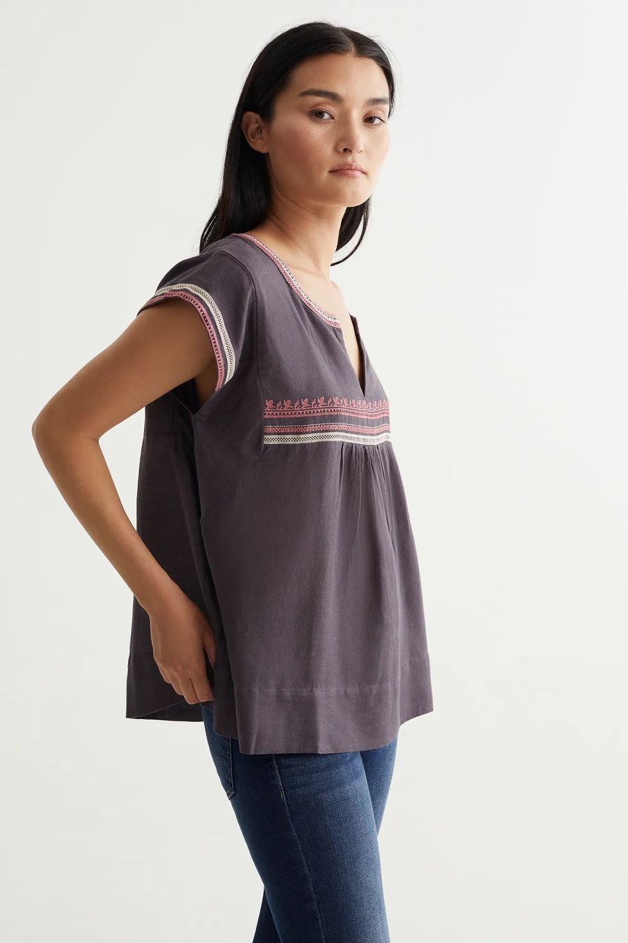EMBROIDERED WOVEN TOP, image 3