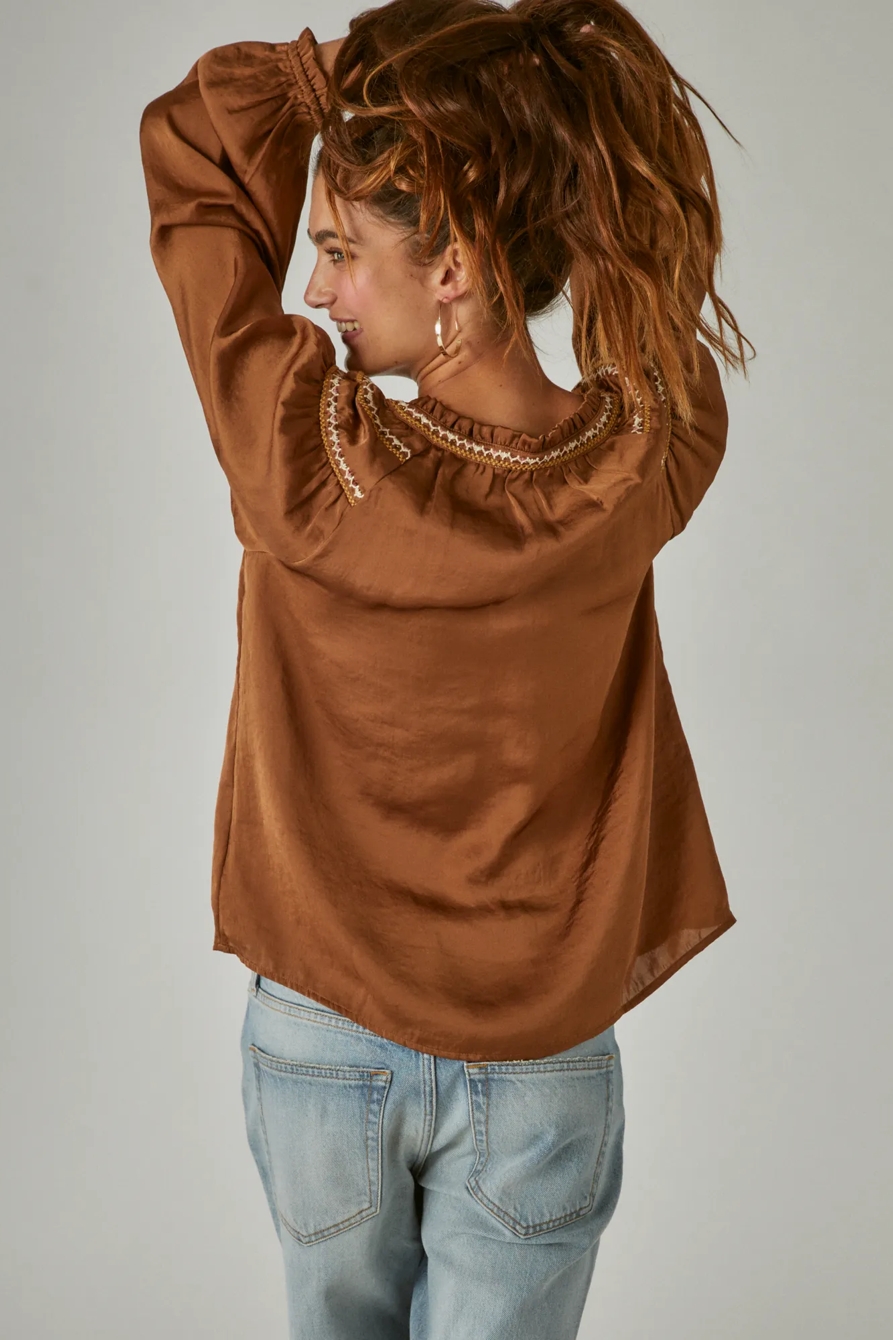EMBROIDERED SATIN PEASANT TOP, image 3