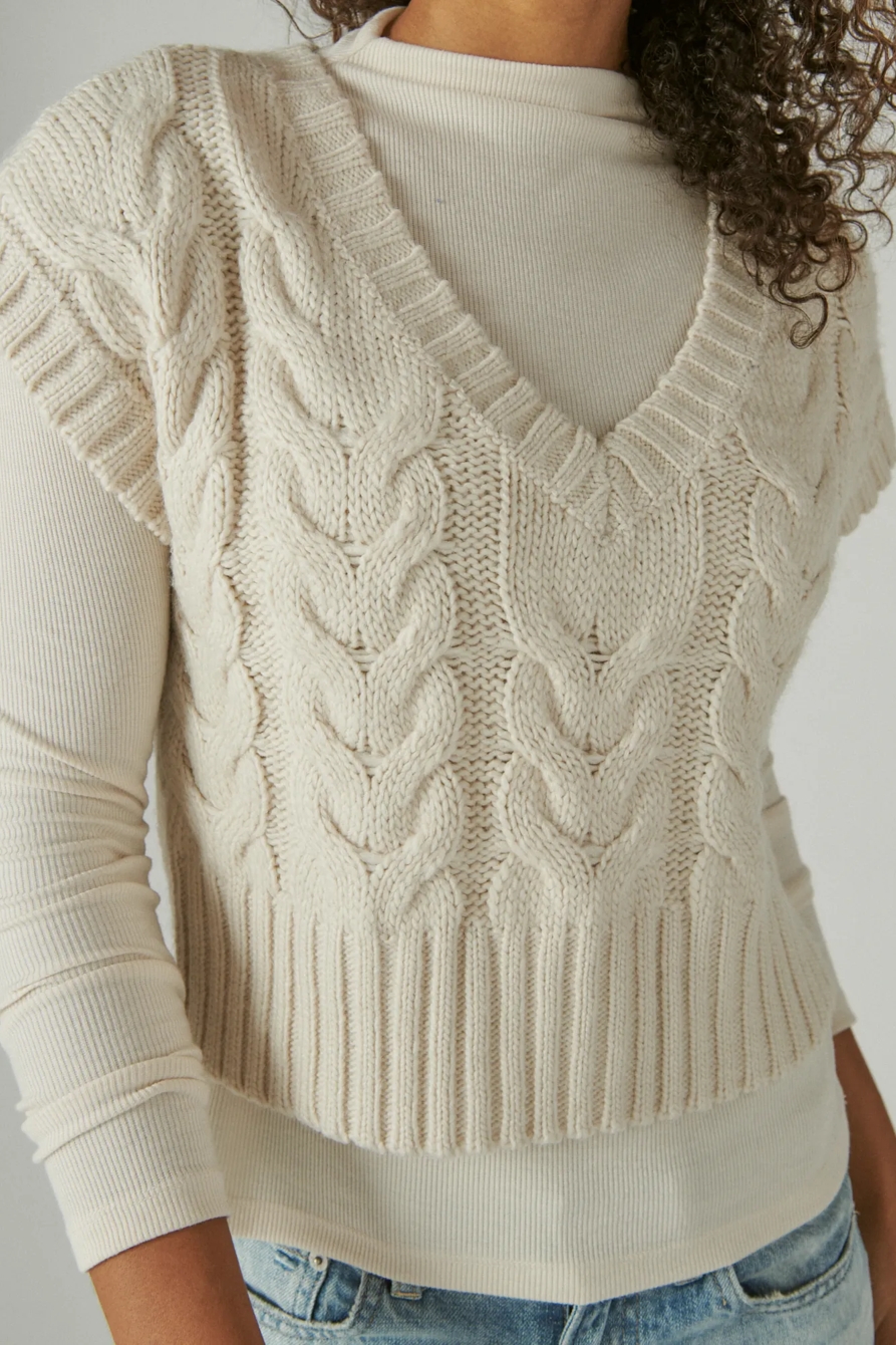 CABLE SWEATER VEST, image 5