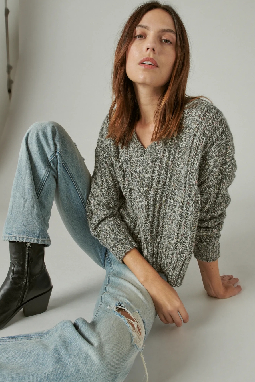 CABLE STITCH V-NECK PULLOVER, image 6