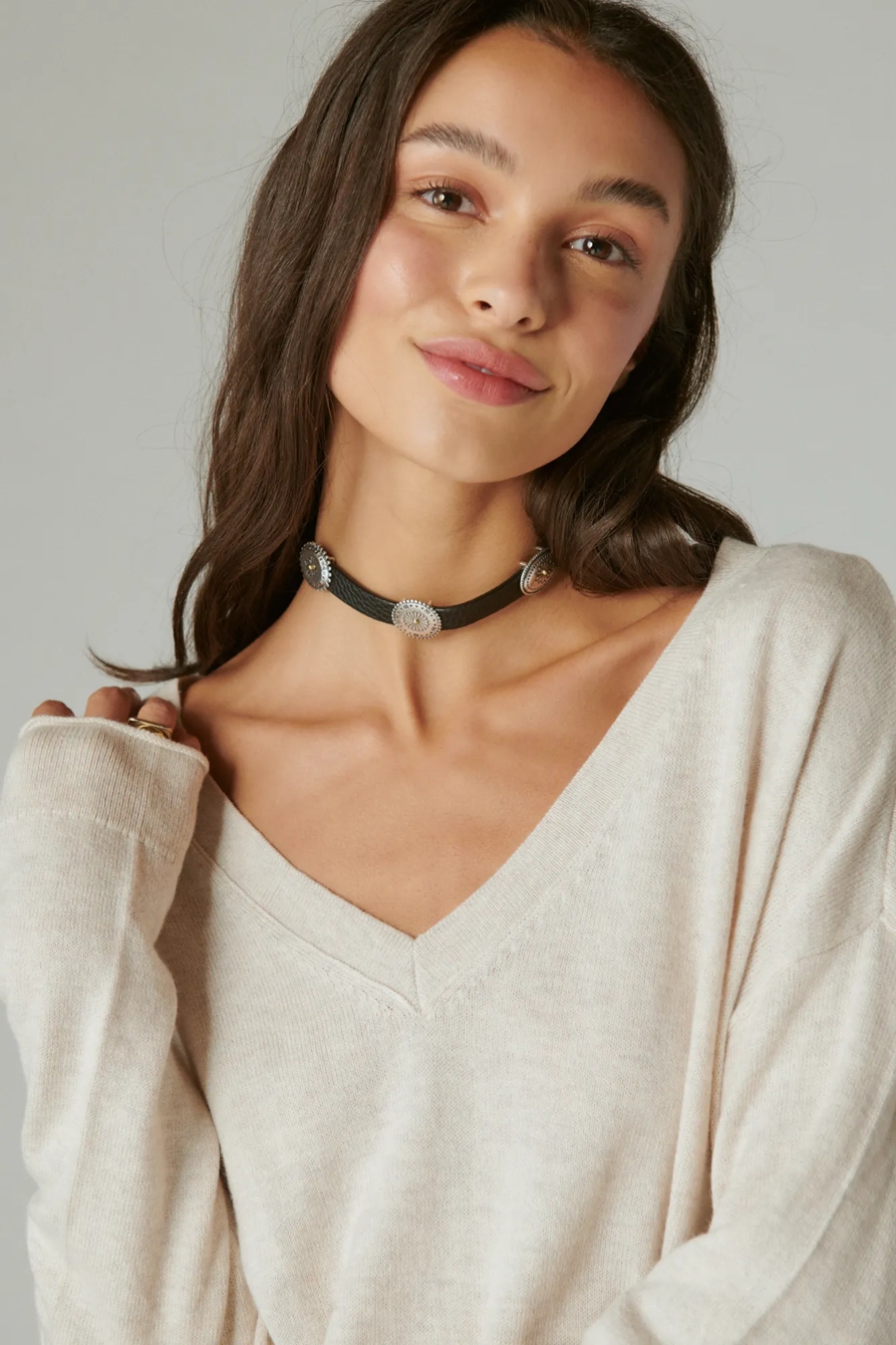 CLOUD SOFT V NECK SWEATER, image 4