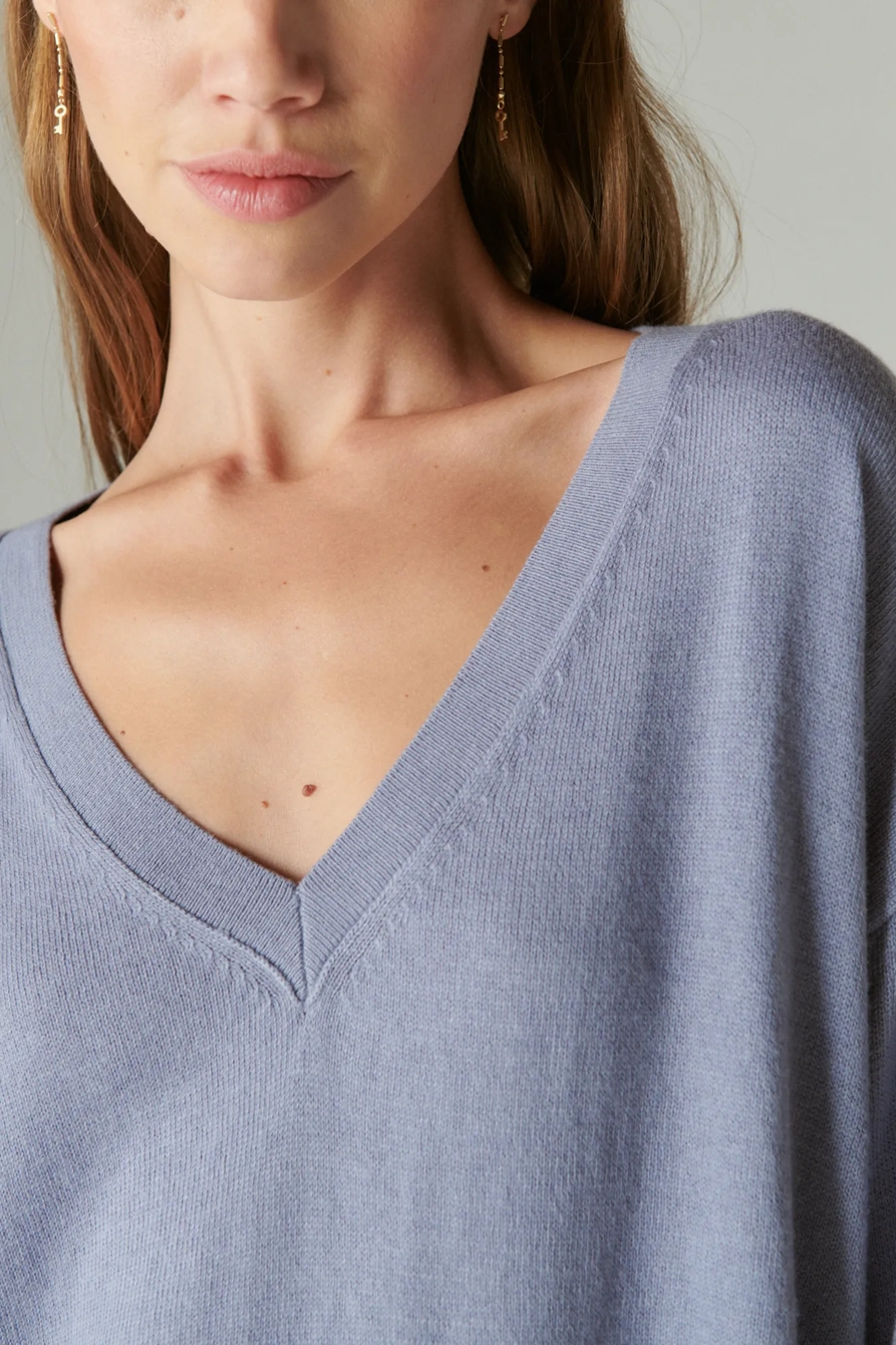CLOUD SOFT V NECK SWEATER, image 2