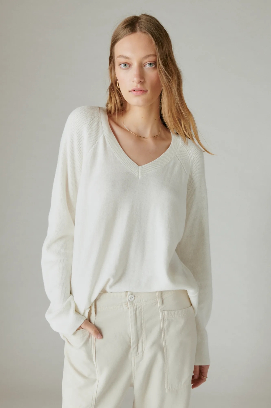 CLOUD SOFT V NECK SWEATER, image 3