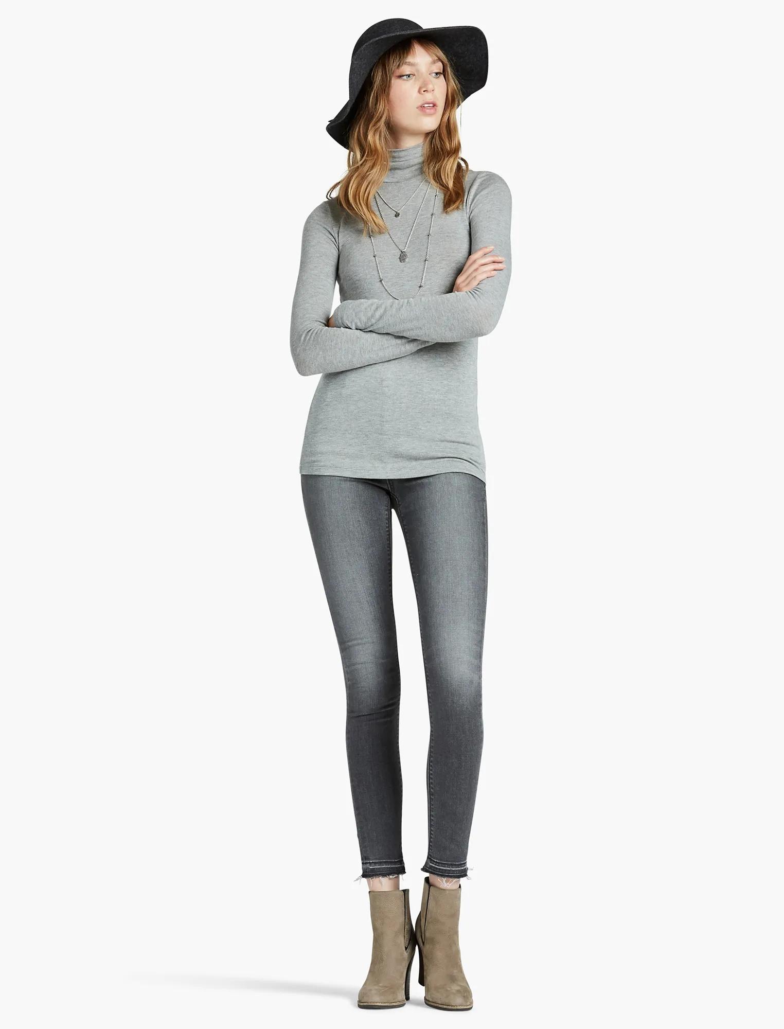 SLIM KNIT TURTLENECK, image 2
