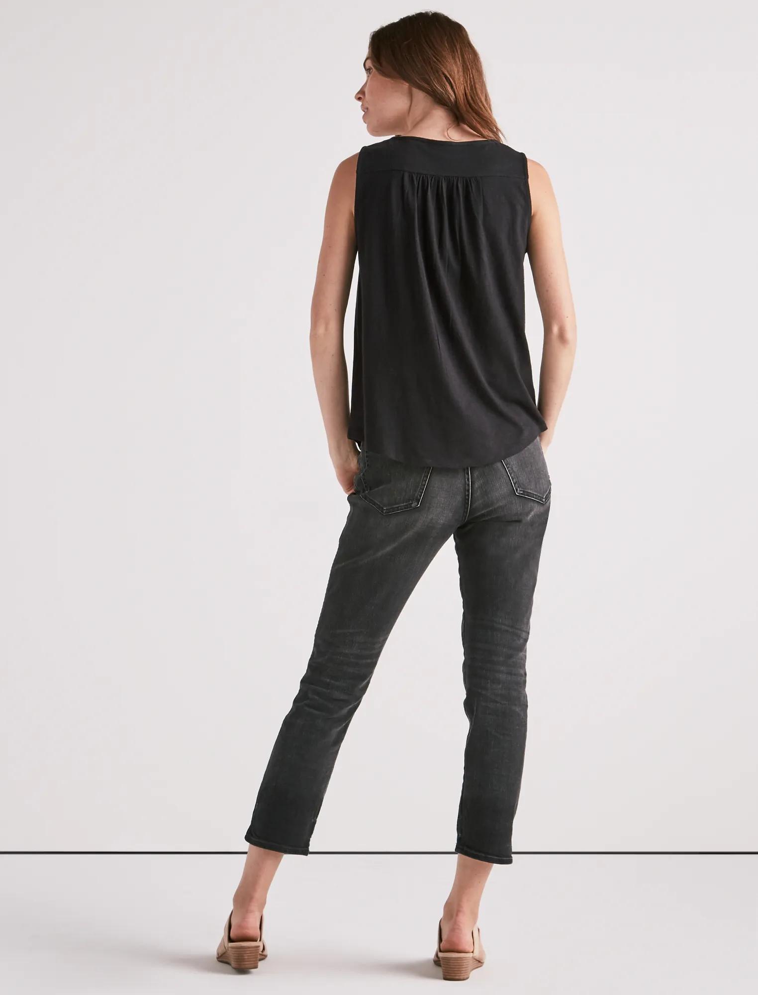 SLEEVELESS BUTTON UP TOP, image 3