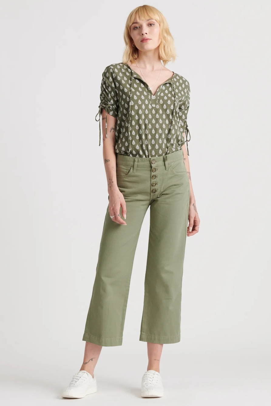 RUCHED SHORT SLEEVE NOTCH NECK TOP, image 2
