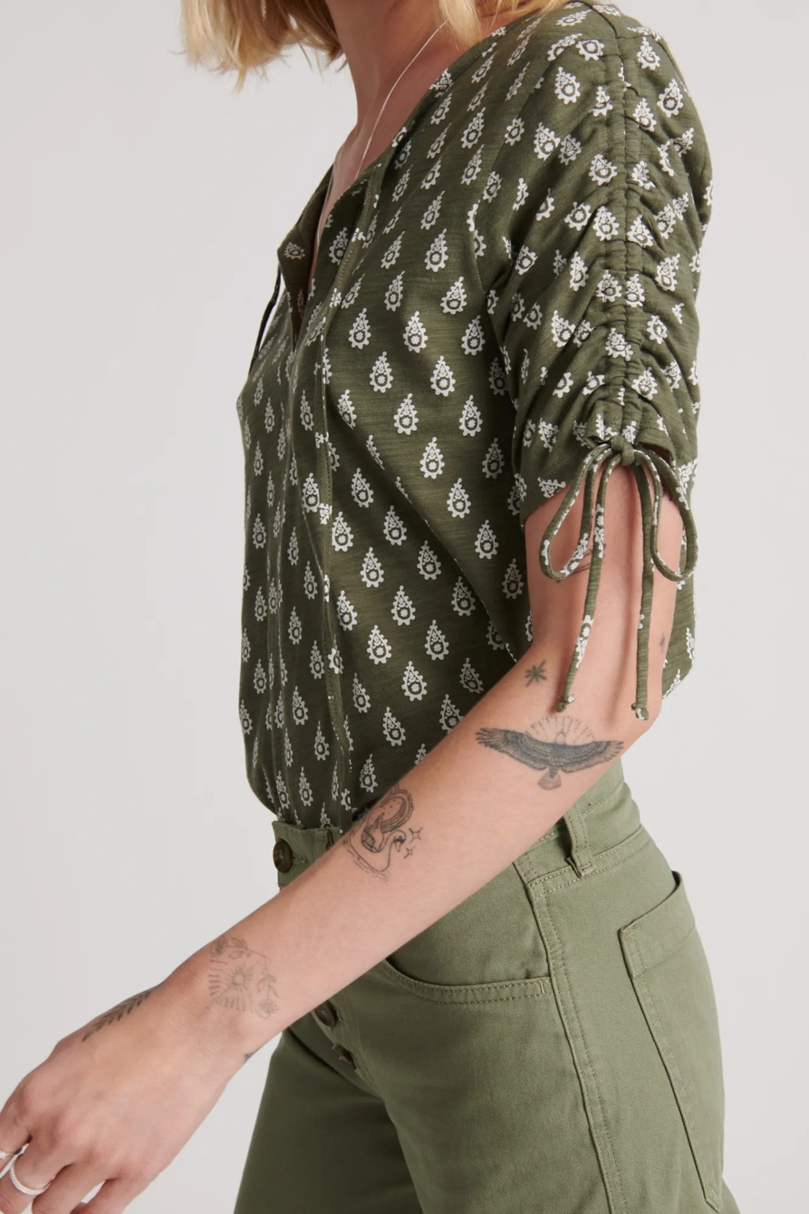 RUCHED SHORT SLEEVE NOTCH NECK TOP, image 4