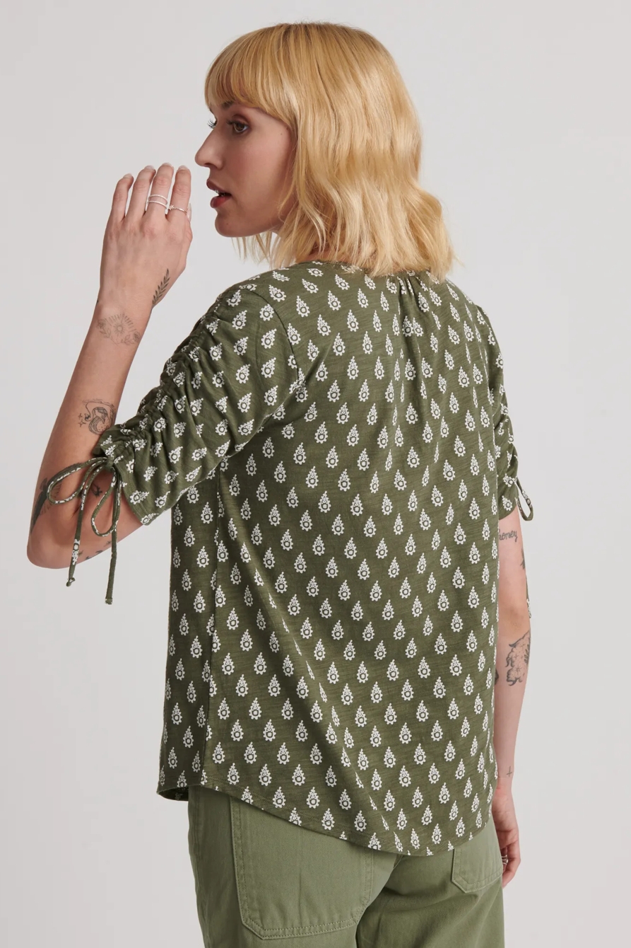 RUCHED SHORT SLEEVE NOTCH NECK TOP, image 5