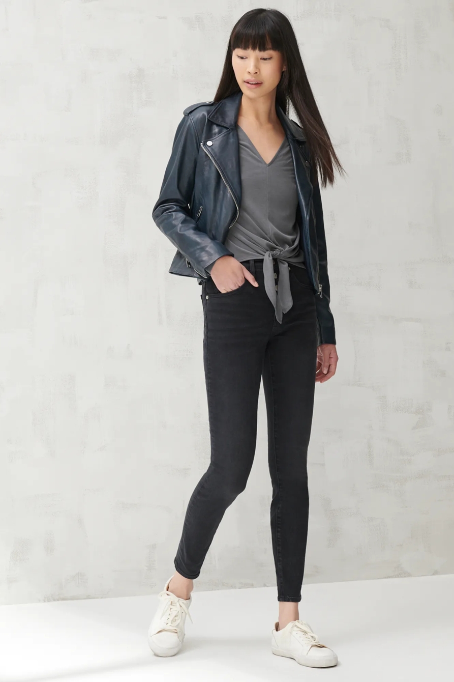 TIE FRONT V NECK TOP, image 2