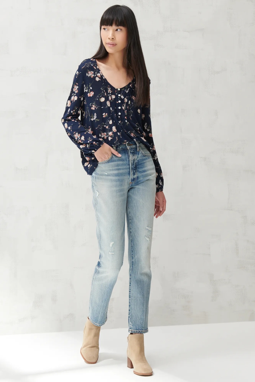 MAYA V-NECK TOP, image 2