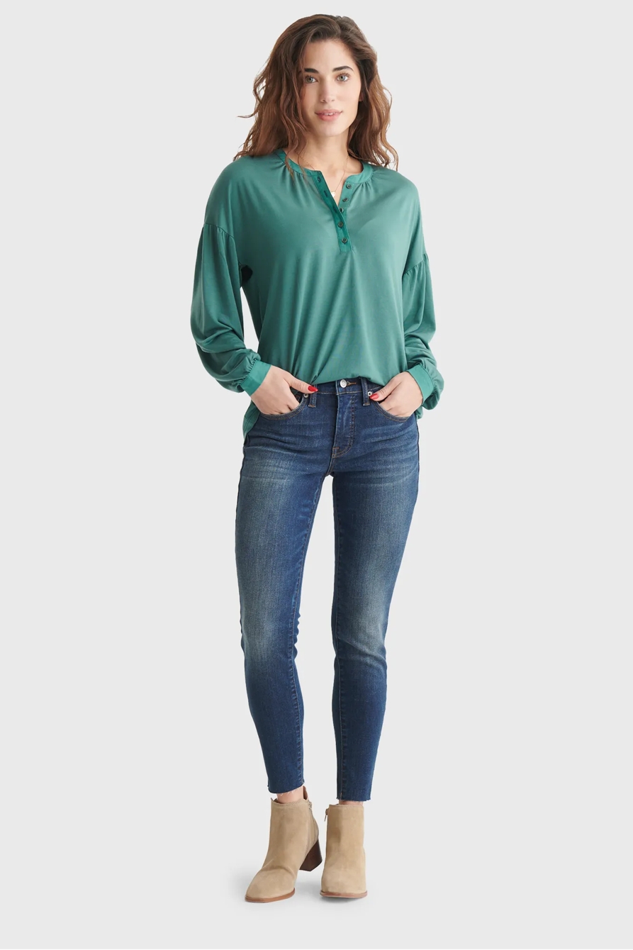 BUTTON-ACCENTED V-NECK TOP, image 2