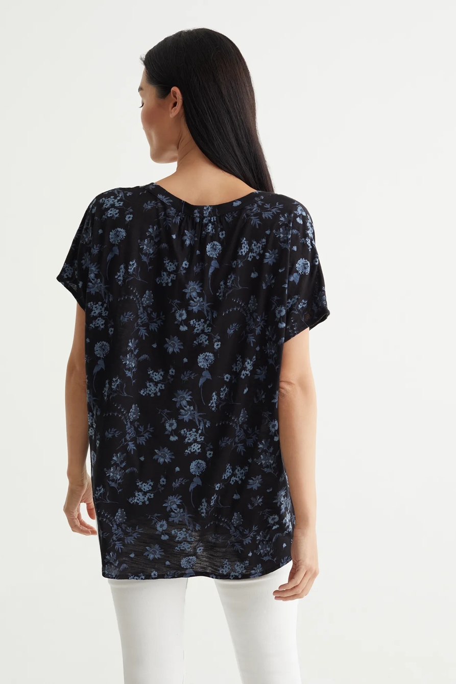SHORT SLEEVE SLIT FRONT SANDWASH PRINTED TOP, image 4
