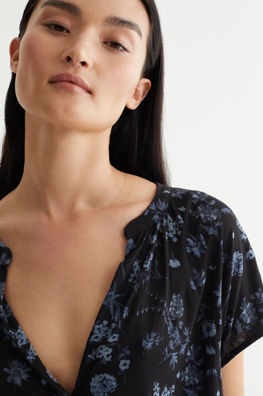 SHORT SLEEVE SLIT FRONT SANDWASH PRINTED TOP, image 5